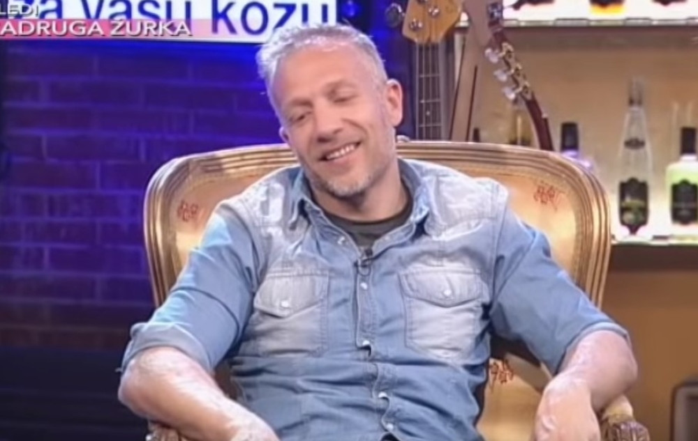 Milan Kalinić vrcka u grudnjaku i suknji: "Želim da se oslobodim!" (VIDEO)