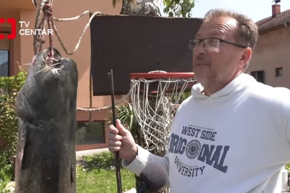 Kad je video ŠTA IZVLAČI IZ REKE, nije mu bilo dobro! (VIDEO)