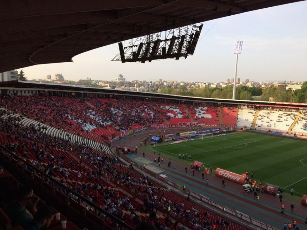 U jednu devojku na stadionu su svi gledali! (FOTO)