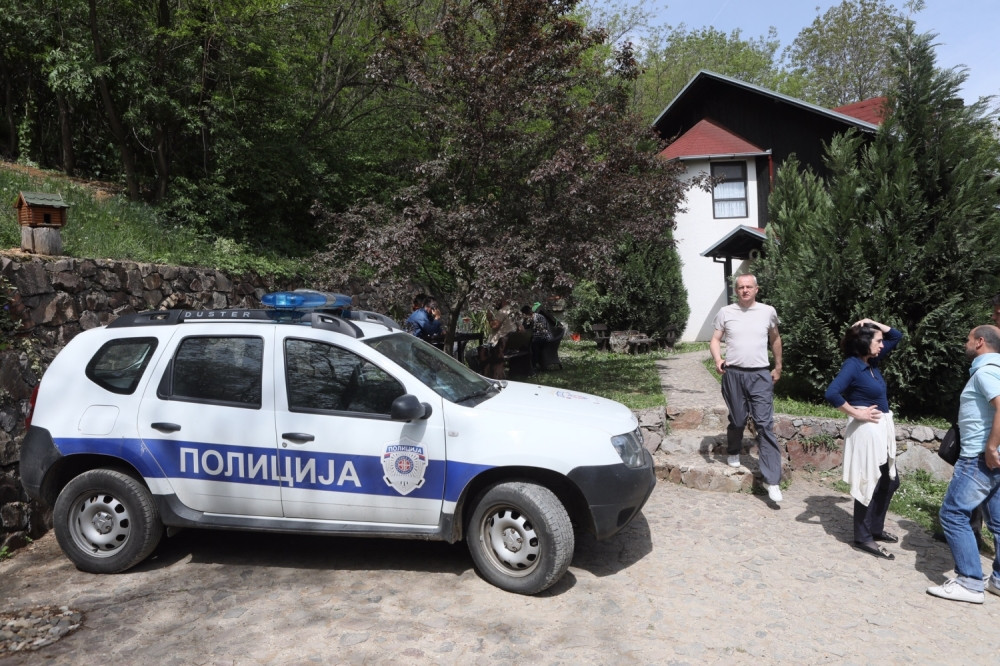 Kriminalca koji je likvidiran IZDALA ŽENA? Uhapšene dve osobe zbog mafijaškog obračuna u Irigu!