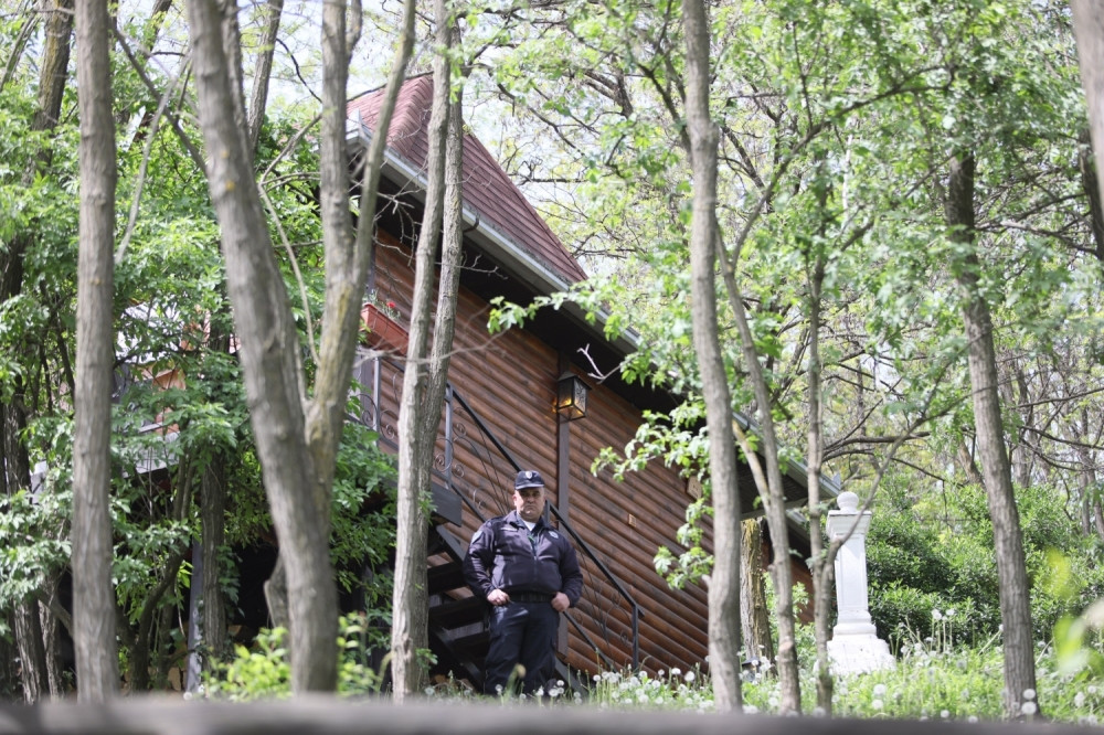 Muškarac ubijen u Vrdniku diler i pripadnik vojvođanskog klana Alena Kurine! (FOTO)