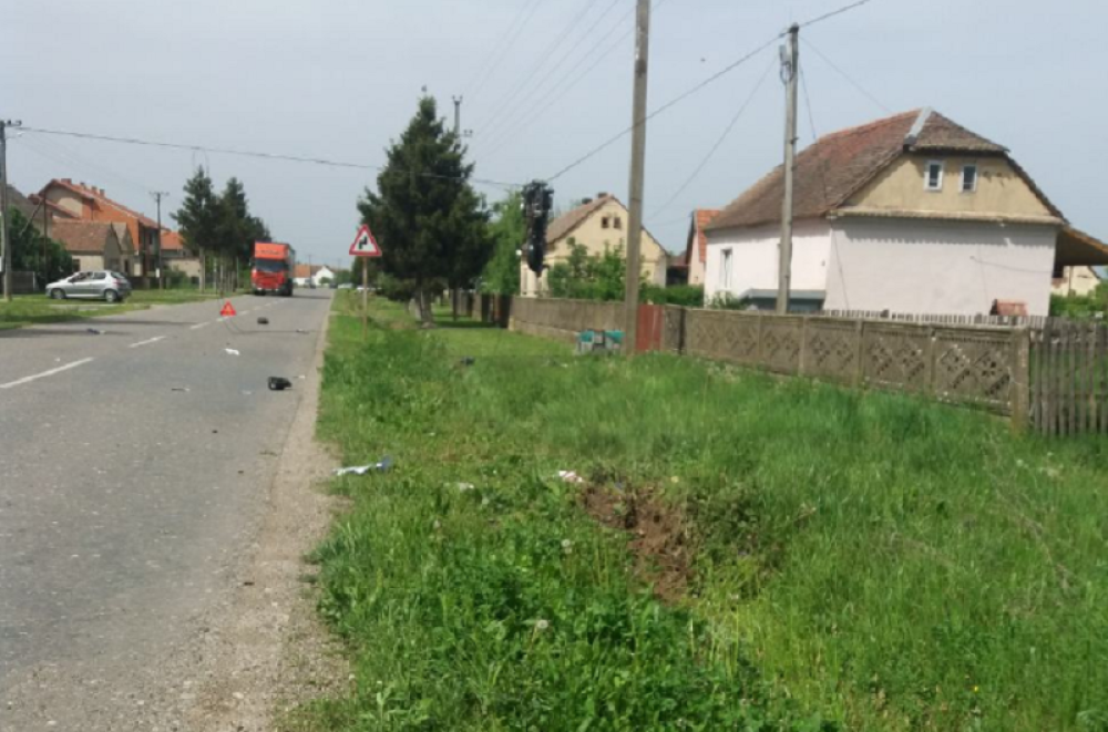 Motociklista sleteo u kanal, pa se zakucao u banderu! Telo odletelo 50 metara dalje, motor visi na strujnim kablovima!