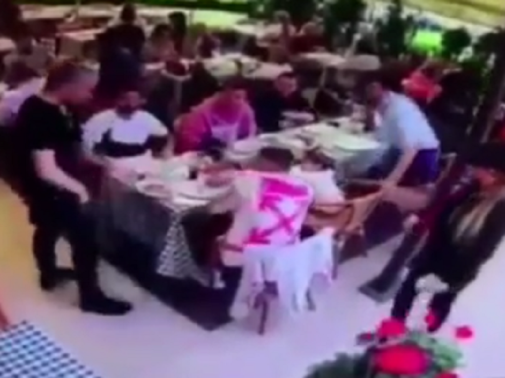 Napadač repetirao pištolj! (VIDEO)