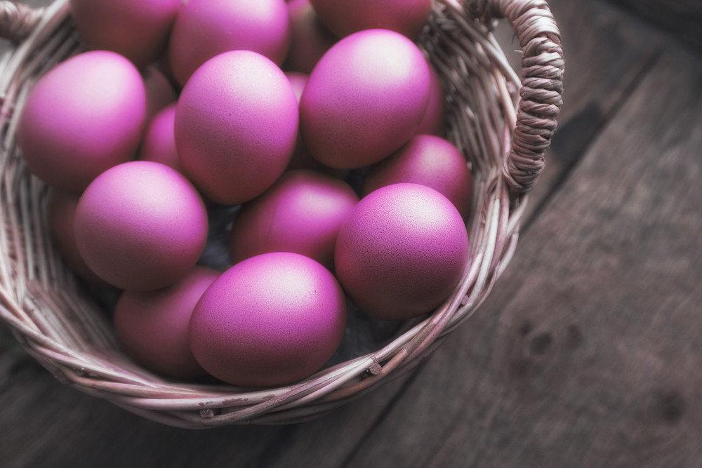 Uskršnja jaja ofarbana u VINU! Prelepa boja i svetlucavi sjaj oduševiće sve goste!