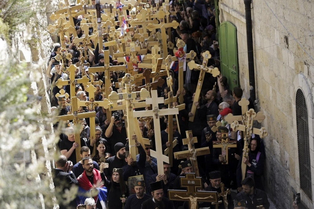 Srbi iz stotine grla zapevali U JERUSALIMU, tresle se zidine drevnog grada! NAJEŽIĆETE SE! (VIDEO)