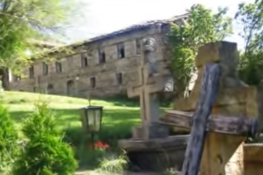 Lora je sa majkom Olgom otišla u manastir. Zbog onoga što joj se desilo pred moštima svetog Gavrila postala je medicinski fenomen!