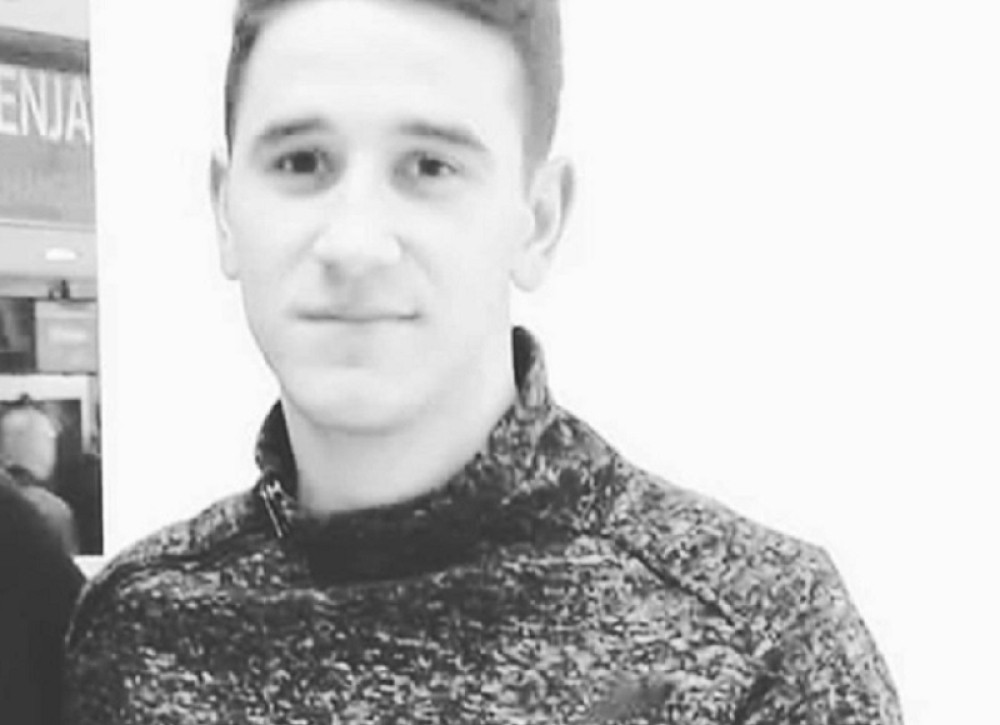 Prijatelji se opraštaju od Nikole (22) koji je nastradao kod Nove Pazove (FOTO)
