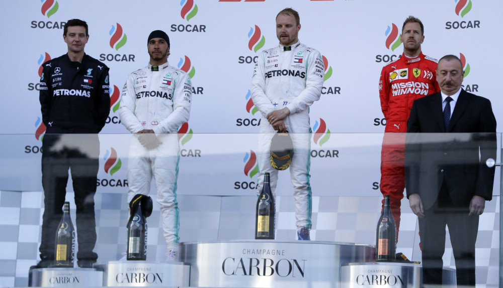 Mercedes je nezaustavljiv, dupla pobeda u Bakuu! (VIDEO)