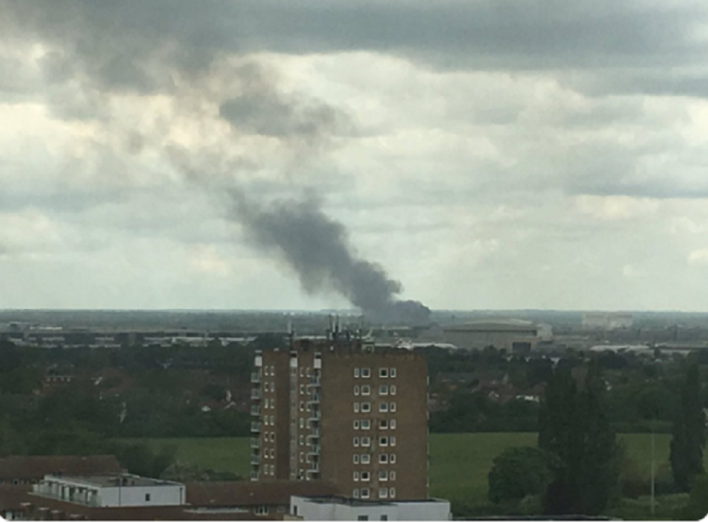Besni požar na aerodromu, čule se i eksplozije! (FOTO)