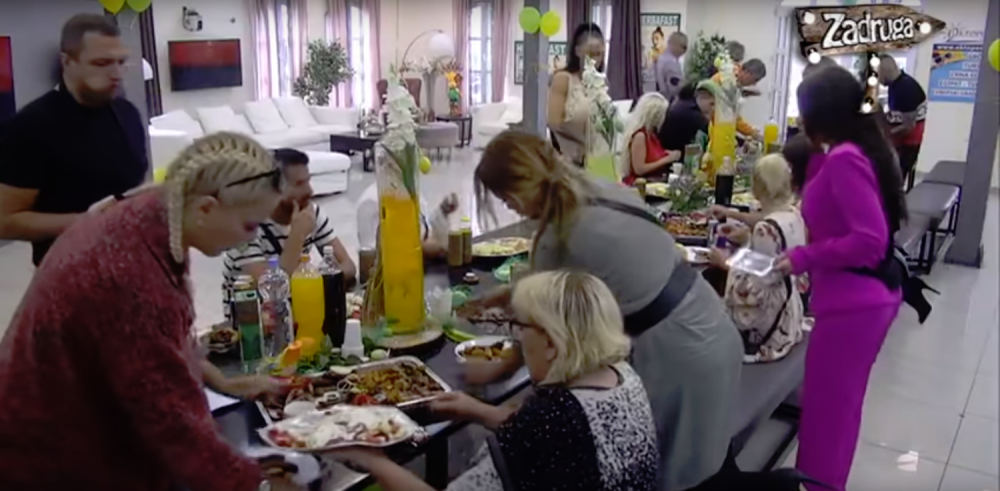 Usred uskršnjeg ručka oni su ušli u "Zadrugu"! Niko ih nije očekivao! (VIDEO)