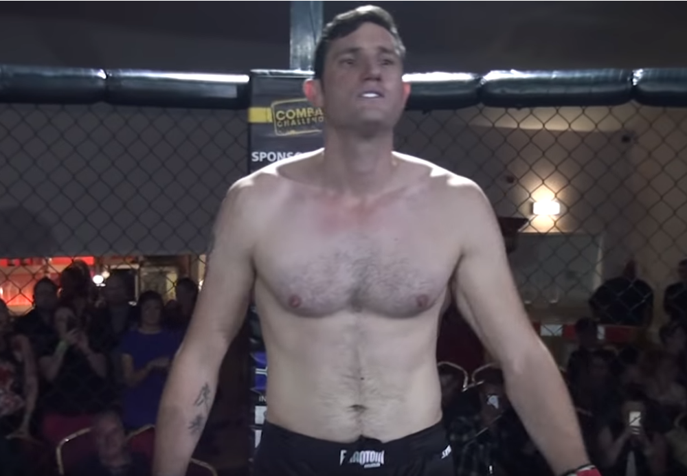 Drogirani borac uhvatio u kragnu policajca i umalo ga ubio! (VIDEO)