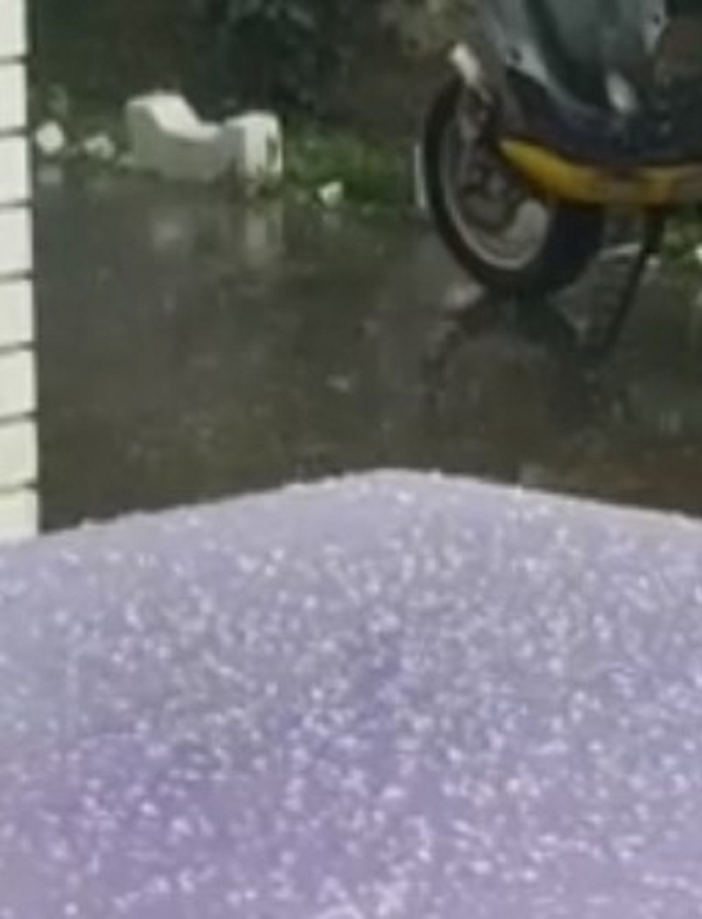 Grad razbio delove Pančeva, opasno nevreme hrli ka Beogradu! (VIDEO)