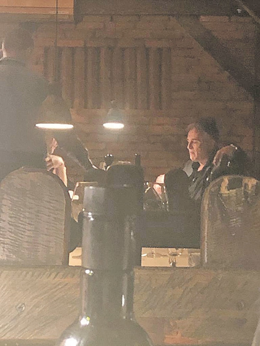 Lečić se za proteste pripremao u papreno skupom restoranu, a zastaće vam dah kad vidite ko je bio sa njim