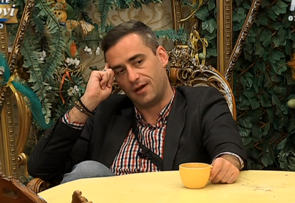 Bila si kao SELJANČICA, a sad mi se SVIĐAŠ! Požgaj ne može da izdrži bez se*sa, ŽELI baš nju da PROBA