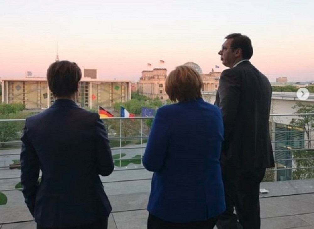 Predsednik Vučić razgovarao sa Merkelovom i Makronom, usledile izjave (FOTO, VIDEO)