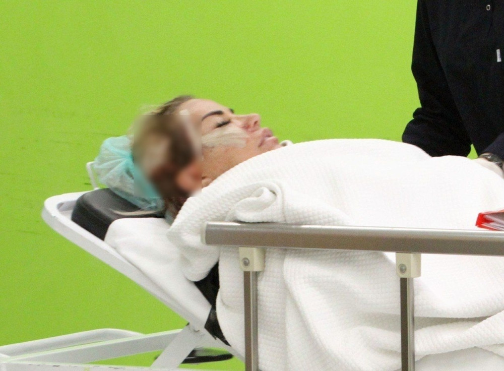 Starleta uslikana u bolnici posle operacija, UZNEMIRUJUĆE FOTOGRAFIJE od kojih ćete dobiti nagon za povraćanjem!