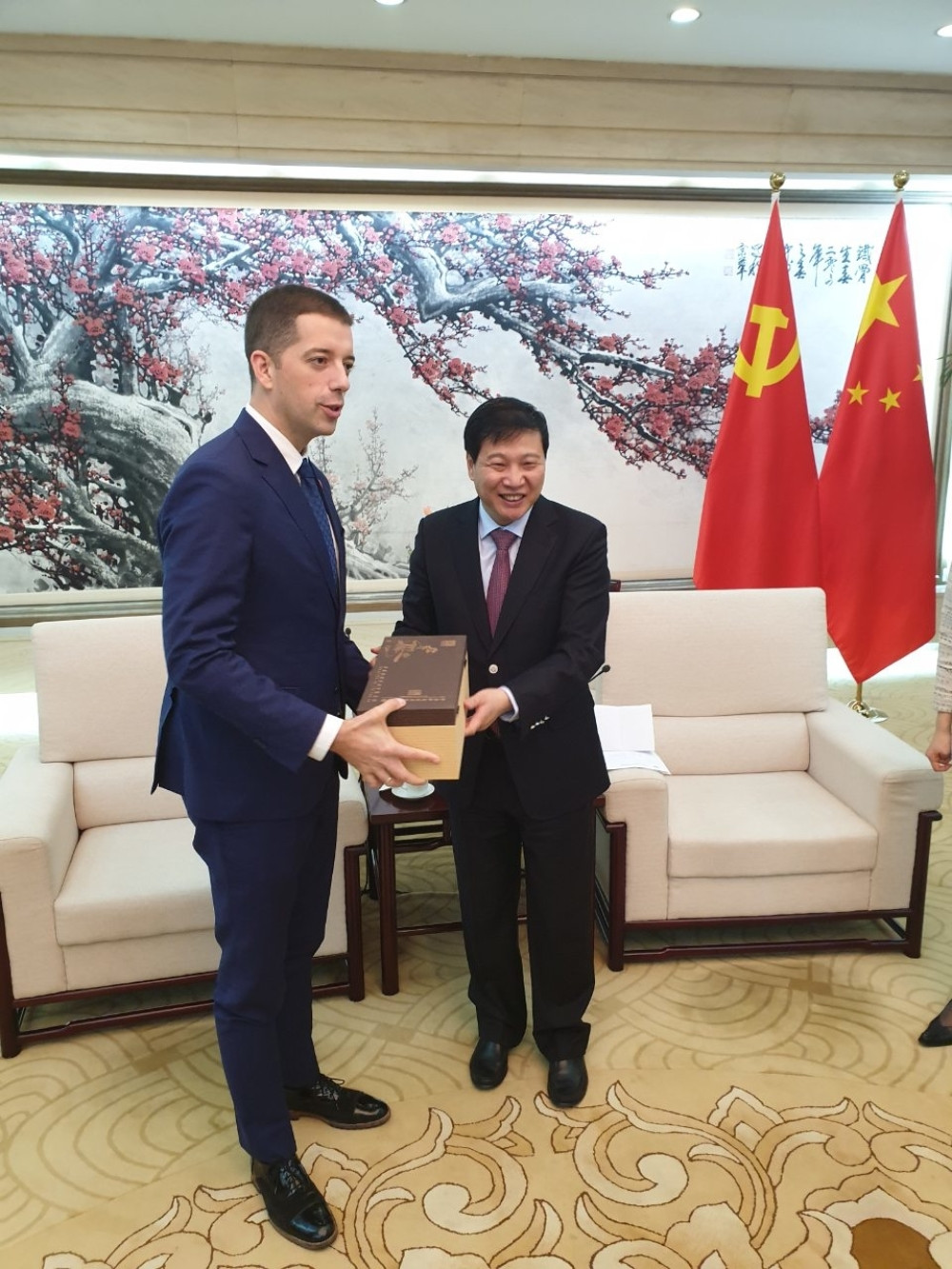 Đurić se sastao sa Honšanom u Pekingu