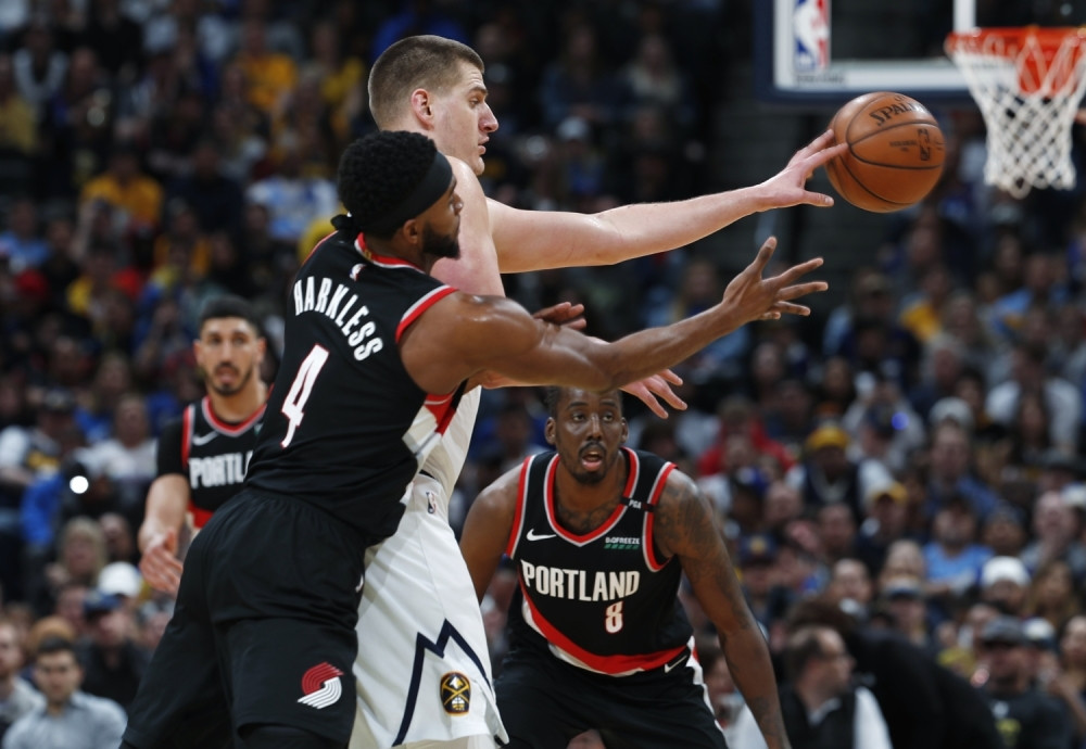 Jokić pravio šou na pres konferenciji! Pogledajte šta je radio, SVI SE VALJALI OD SMEHA! (VIDEO)