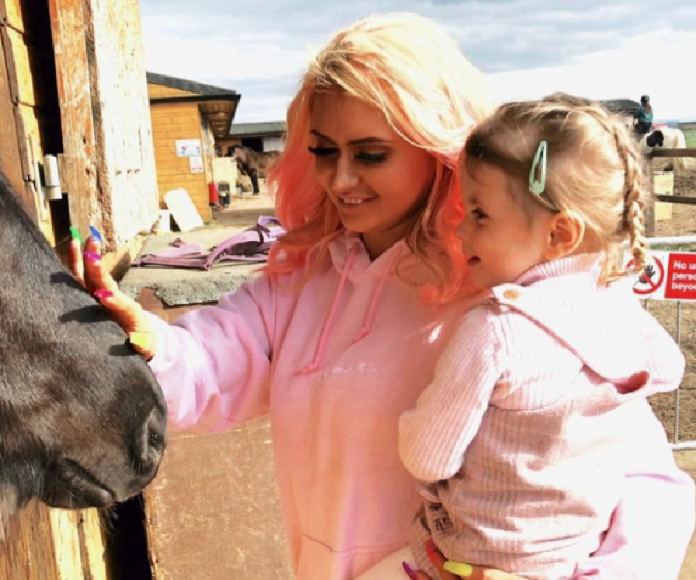 Pas izujedao devojčicu, dete jedva ostalo živo. Majka ostavila čudnu poruku