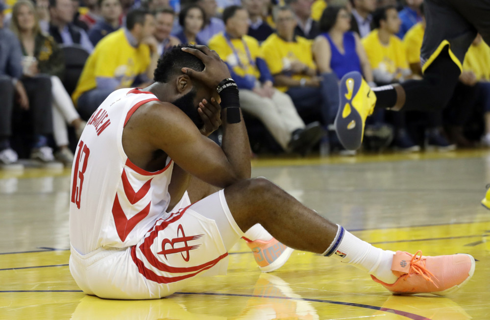 Hardenu krvarile oči u porazu "raketa", Adetokumpo uzvratio udarac! (FOTO + VIDEO)