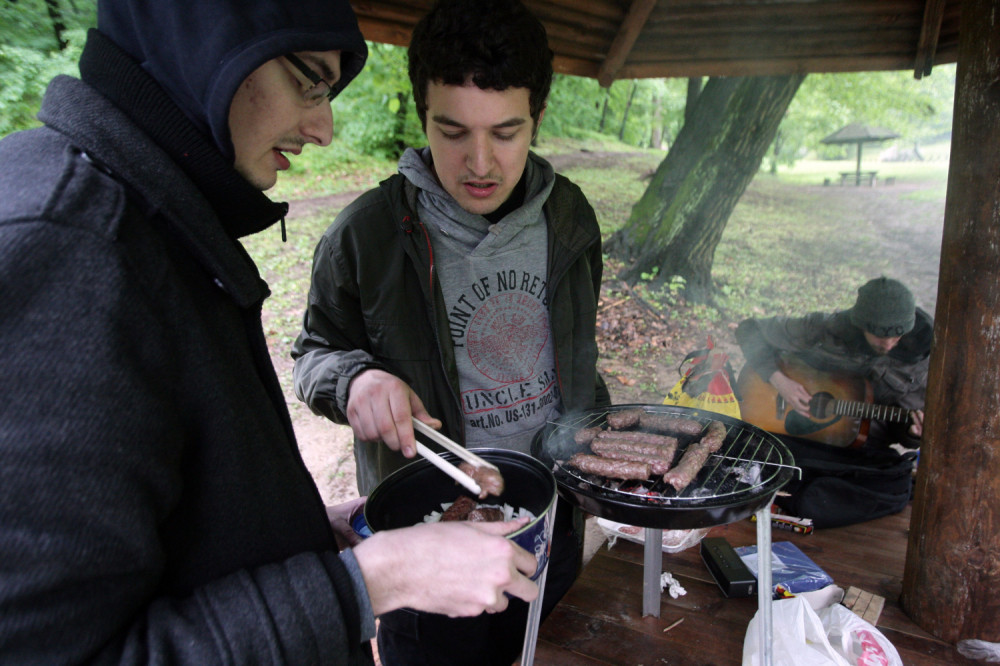 Rođa je sa ekipom postavio šator na Košutnjaku, a onda saopštio svoju odluku i koliko je para potrošio na meso i piće! (VIDEO)