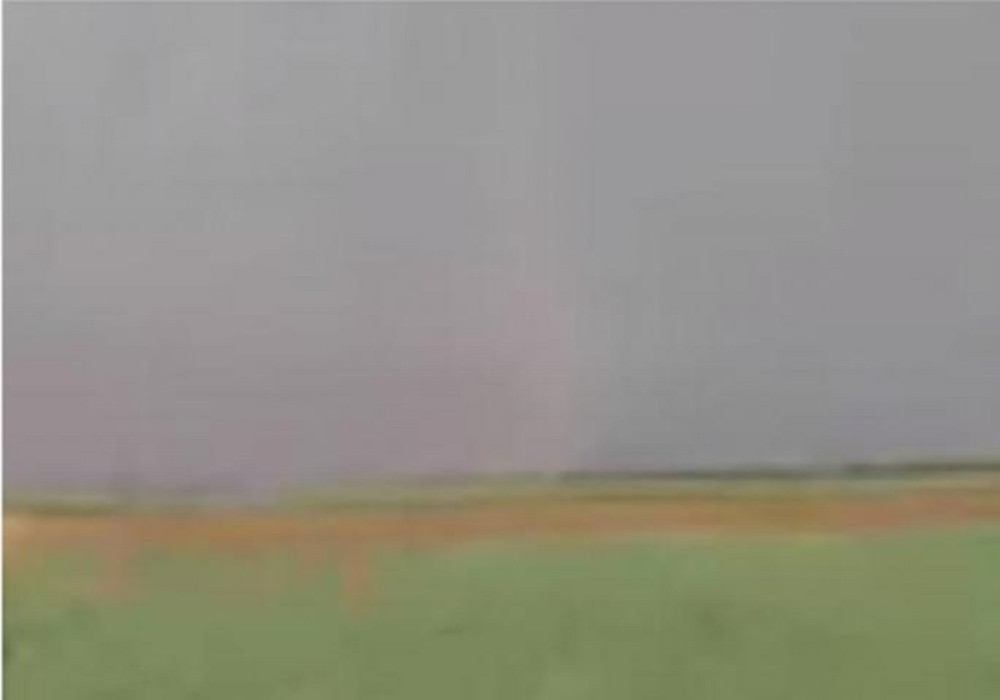 Tornado u vojvođanskom selu! Meštani u panici posmatrali kako juri kroz njive! (VIDEO)
