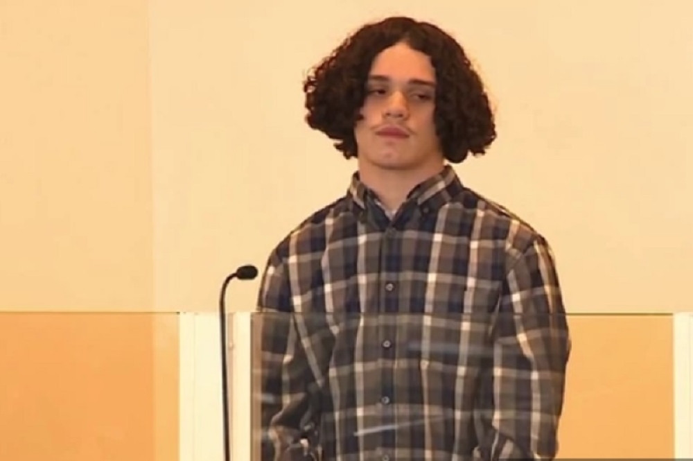 Tinejdžer (15) odsekao drugu glavu i šake jer je mislio da je imao s*ks sa njegovom devojkom! Pre toga poslao morbidne poruke!