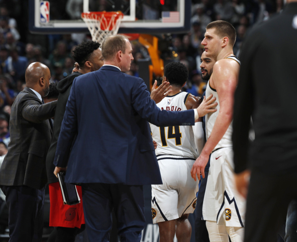 Jokić nasrnuo na Turčina i izazvao haos, prosuta krv na terenu! (VIDEO)