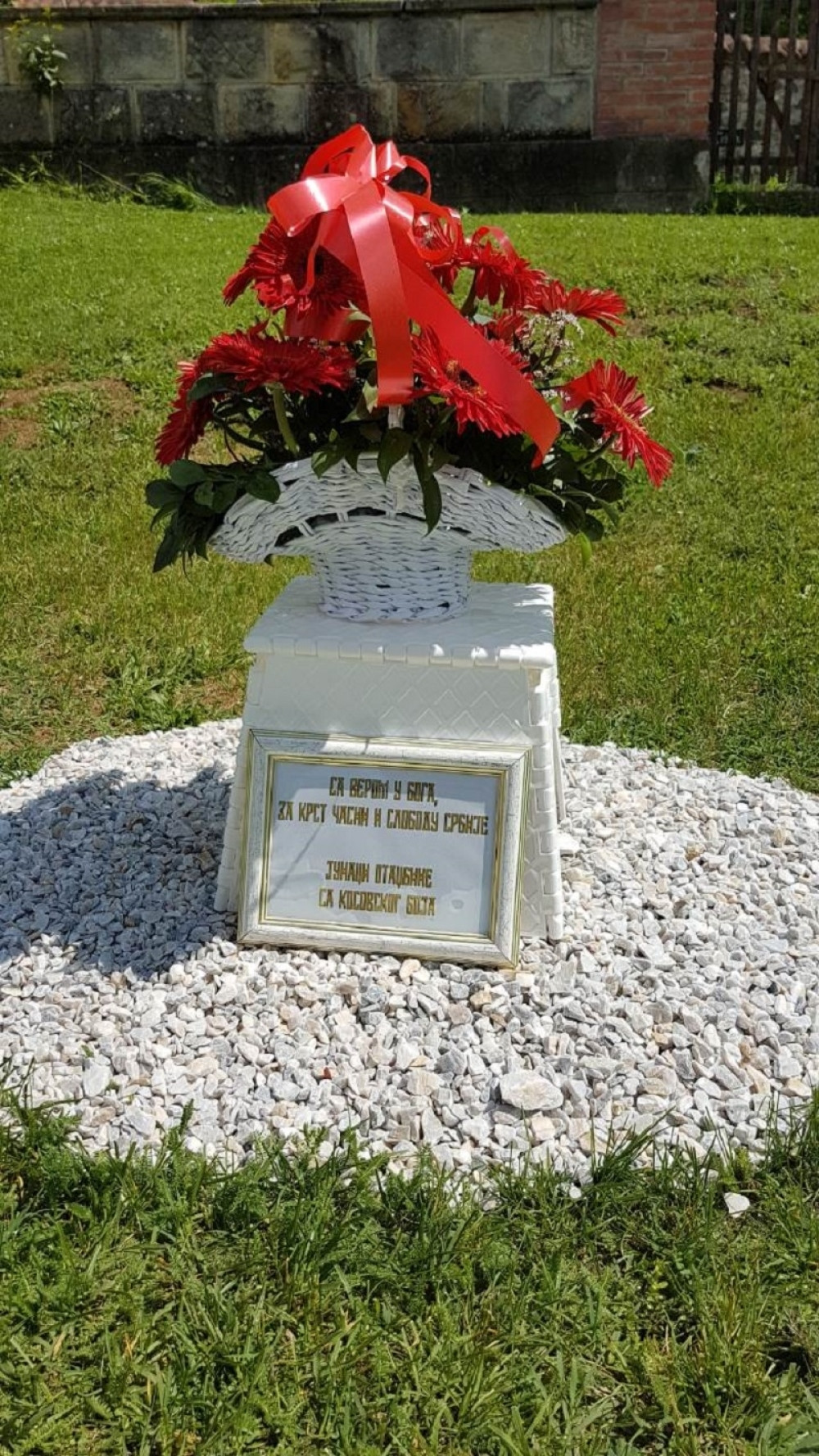 Pojavile se mošti kosovskih junaka koji su ubili Murata! Radnik sređivao travu, a onda je ugledao neverovatan prizor! (FOTO)