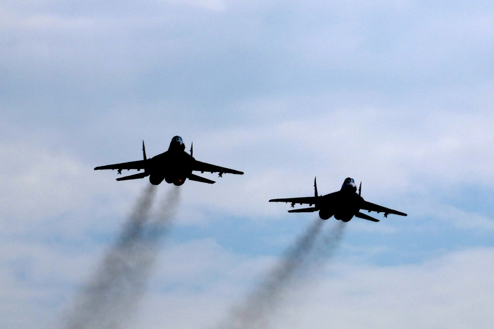 Avioni i helikopteri nadleću centar Beograda!