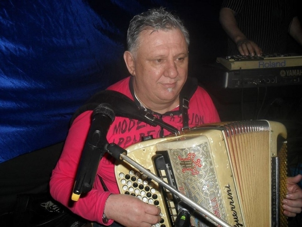 Otkriveno zašto je Toma sedam puta izbo Betulu! Pili u kafani, a onda je potegao nož na harmonikaša!