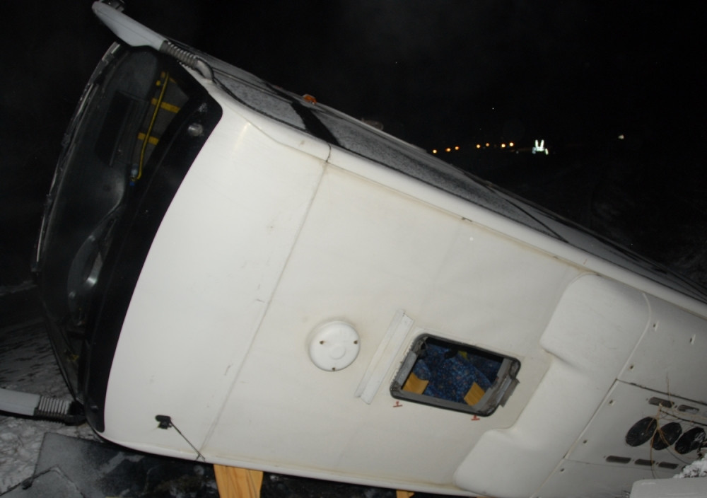 Na Savinim vodama NATO raketirao autobus i 3 automobila! Jecaji putnika i dalje se čuju!