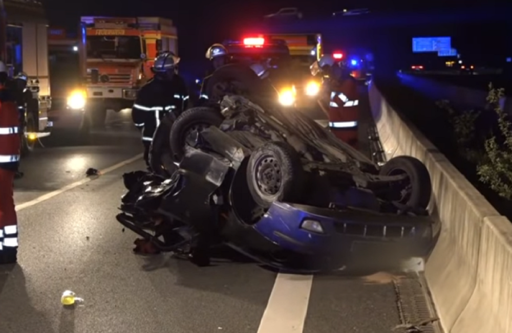 Vozač iz Srbije u BMW se pri punoj brzini zakucao u ford! Bacio ga 180 metara dalje!