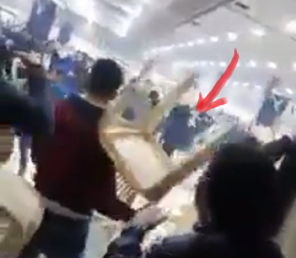 Žene i deca vrište, svatovi lome stolice jedni drugima o glavu (VIDEO)