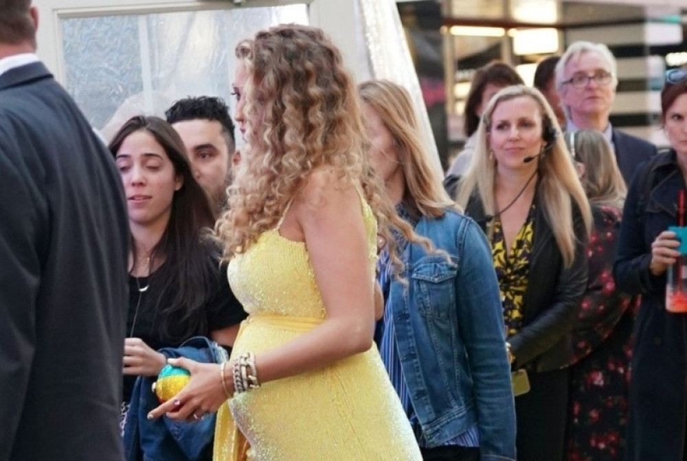 Glumica zatrudnela sa kolegom, čekaju TREĆE dete! Mesecima se krila, pa na CRVENOM TEPIHU obelodanila sve (FOTO)