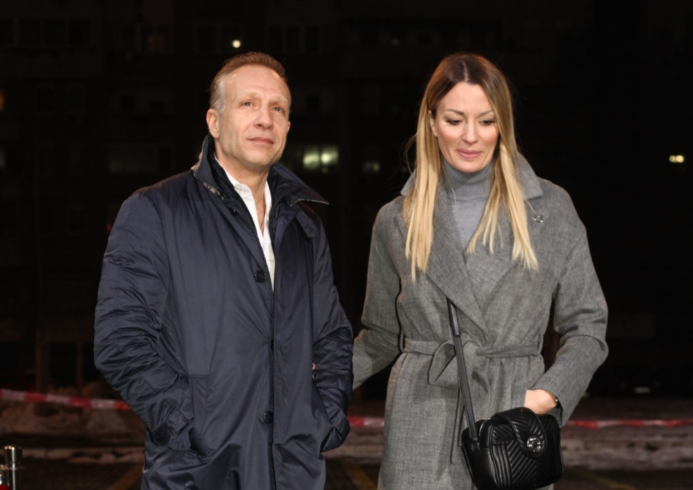 Kalinićeva žena se skinula, pa napravila pometnju, voditelj pao u drugi plan zbog njenog VRHUNSKOG TELA! (FOTO)