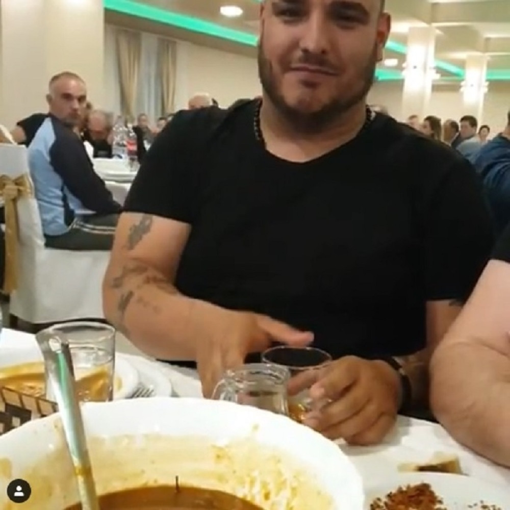 Darko Lazić OPET PIJE! Pogazio reč i sljuštio 2 bokala rakije! (FOTO)