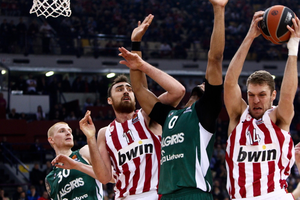 Bačen Molotovljev koktel pred kuću kontraverznog sudije, Olimpijakos sve bliži ABA ligi!