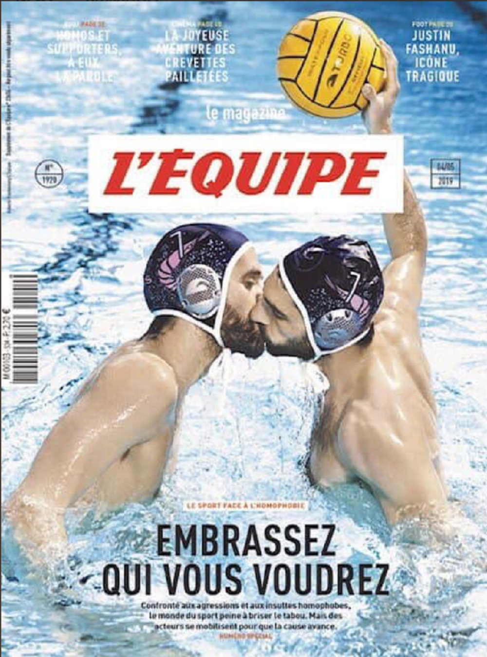 Istorijska naslovna strana na kojoj se gej vaterpolisti ljube (FOTO)