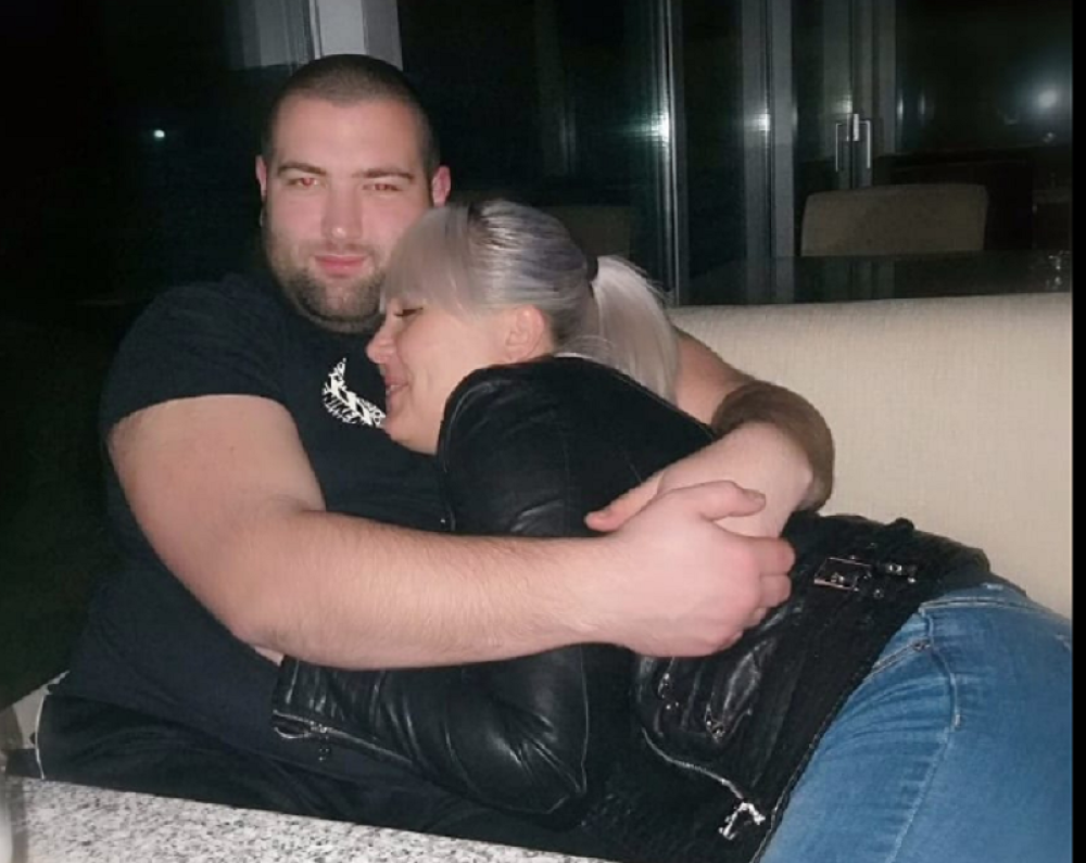 Otvorio sam mu usta da sprečim gušenje, ali me je ujeo. Stigla mu je devojka, prepoznao je i poljubio...