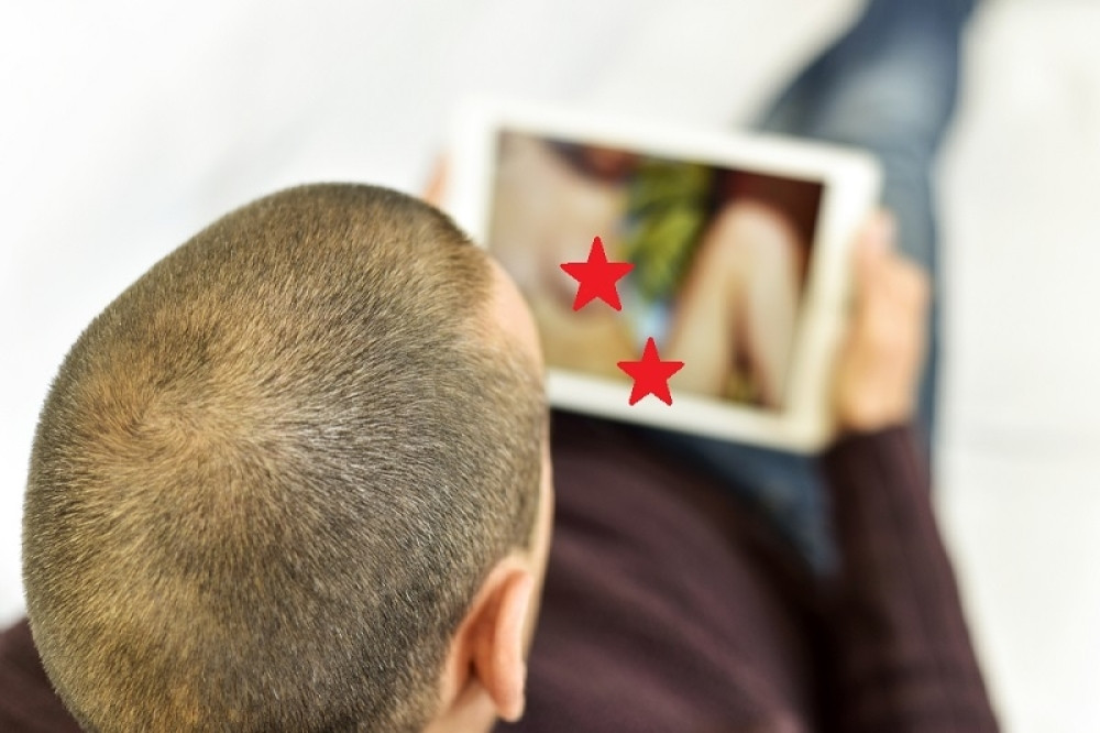 Otkrivamo kako su dva reprezentativca pala zbog PO*NO SNIMAKA! Evo ko ih je MAMIO DA ONANIŠU!