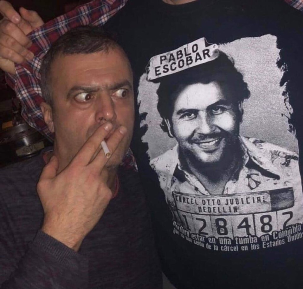 Baš me zanima kako bi on rešavao neki ozbiljan problem kada se bunovan probudi u pet popodne!