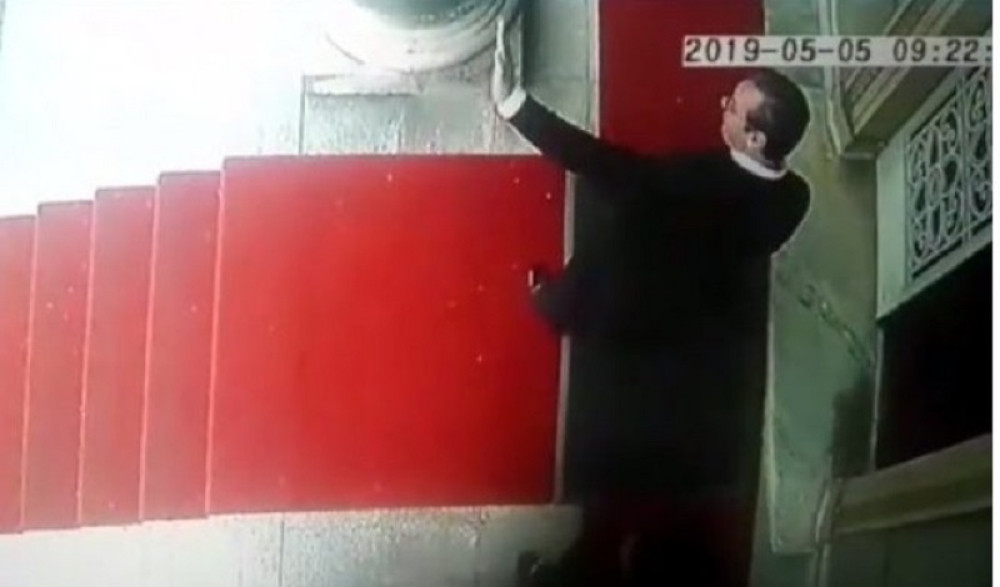 Vučić pri dolasku na posao pozdravio Đilasovce, oni mu mahali uz osmehe!