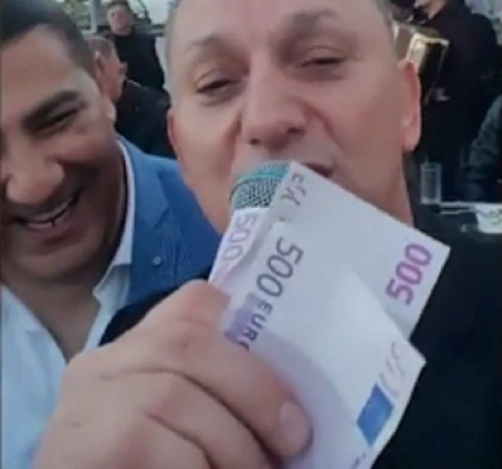 Šako Polumenta za jednu pesmu ZARADIO BRDO PARA! Njegove kolege toliko zarade za ceo nastup!