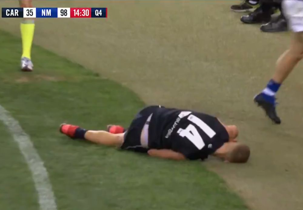 Posle teškog sudara, ležao u nesvesti dok su se saigrači smejali! (VIDEO)