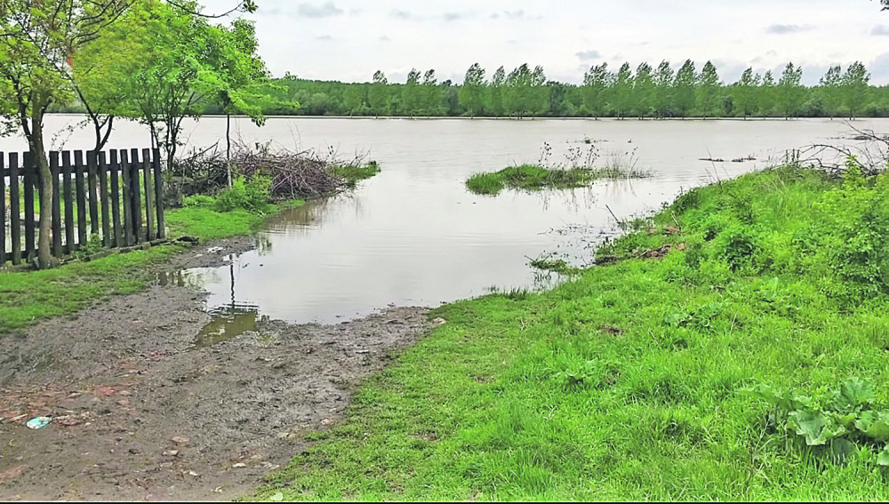 Kiša će neprestano pljuštati! Meteorolozi zabrinuti zbog ciklona nad Srbijom - To nas može dovesti do KATASTROFE! (FOTO)