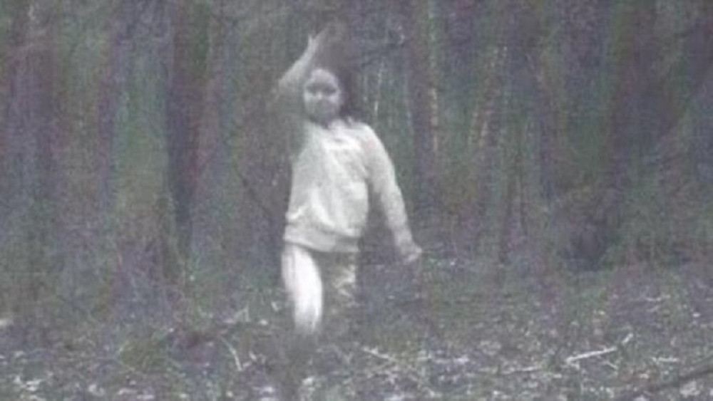 Kamera snimila devojčicu koja je POGINULA NA PRUZI! Stanovništvo zamoljeno da ne paniči (VIDEO)