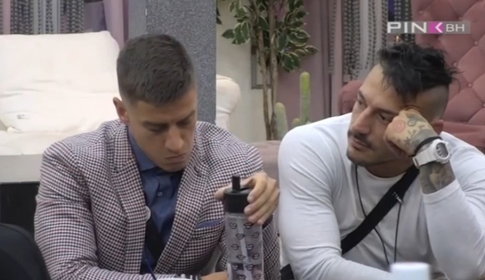 Isplivala FOTKA koja POTVRĐUJE da Aleksandra nije izmislila veridbu, David pokušao sve da sakrije, ali ga je ovo TOTALNO ZAKOPALO