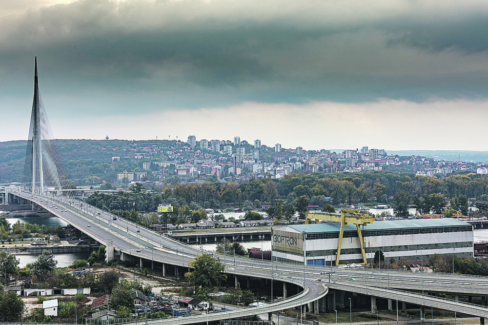 Automobil se zakucao u autobus!