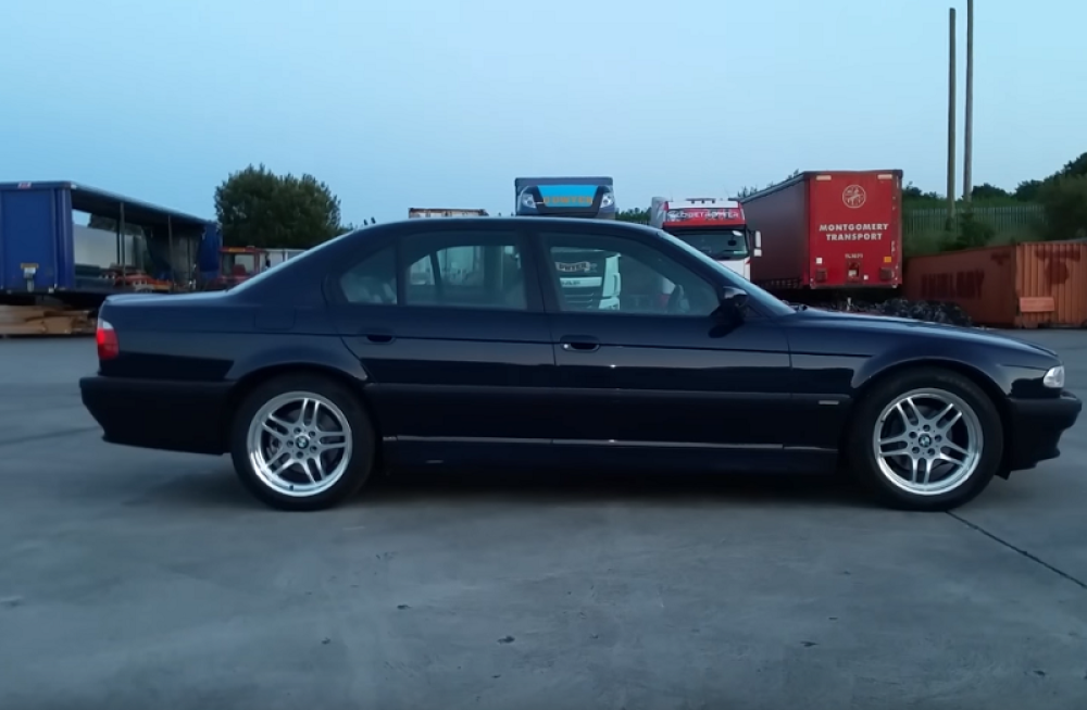 Registracija košta kao pola automobila! (FOTO)